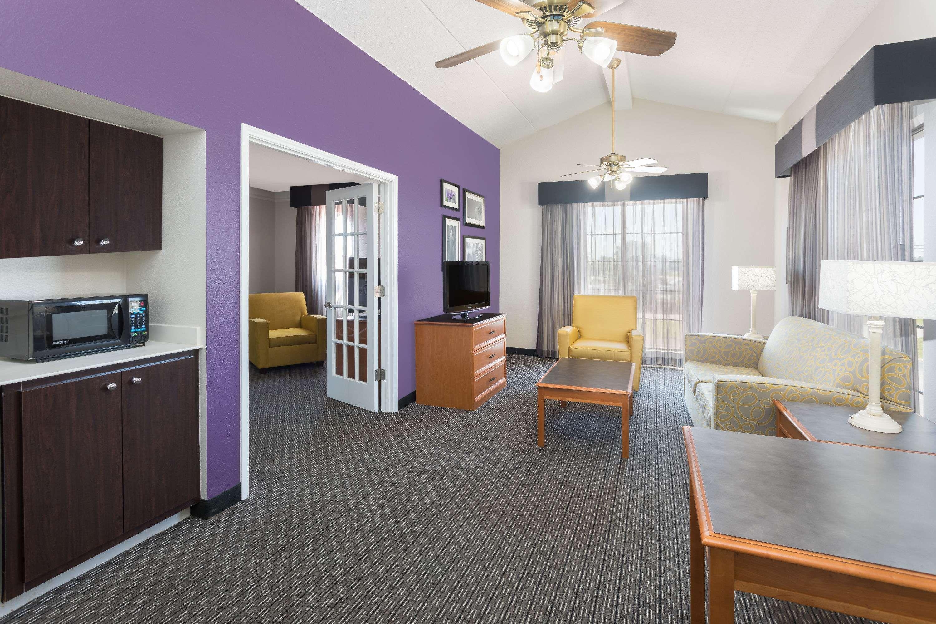 Baymont By Wyndham Greenville Woodruff Rd Exterior foto