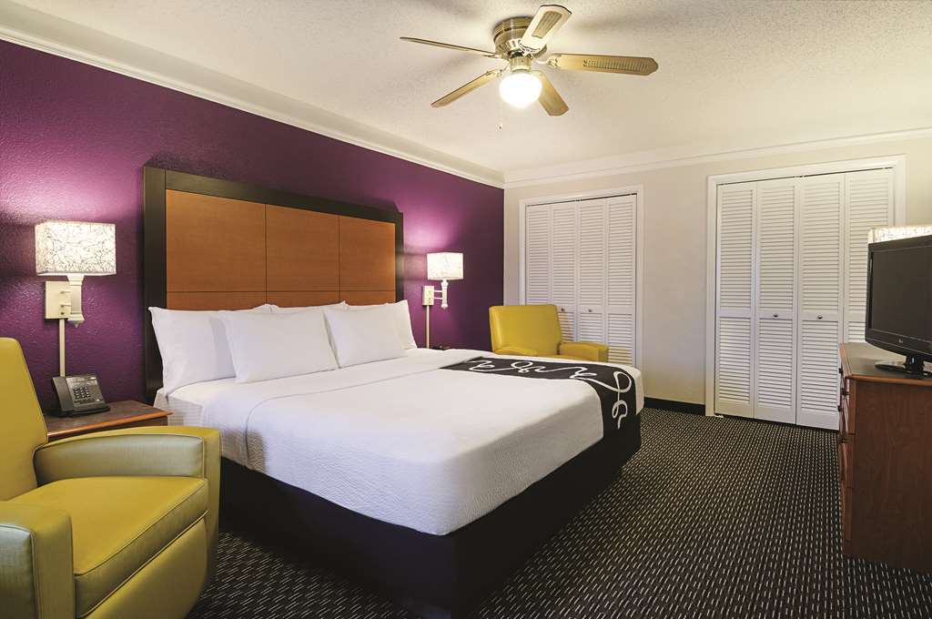 Baymont By Wyndham Greenville Woodruff Rd Habitación foto