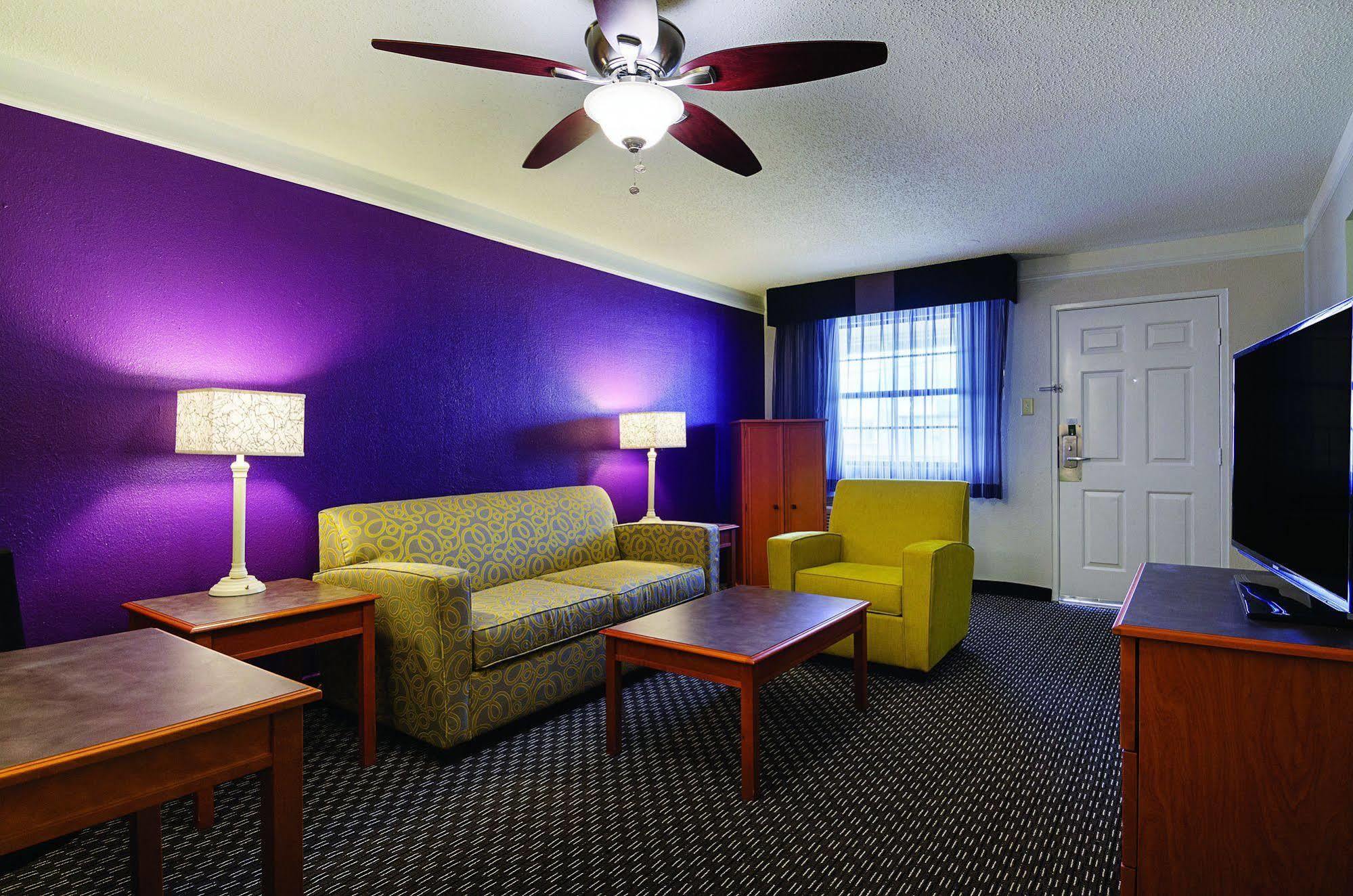 Baymont By Wyndham Greenville Woodruff Rd Exterior foto